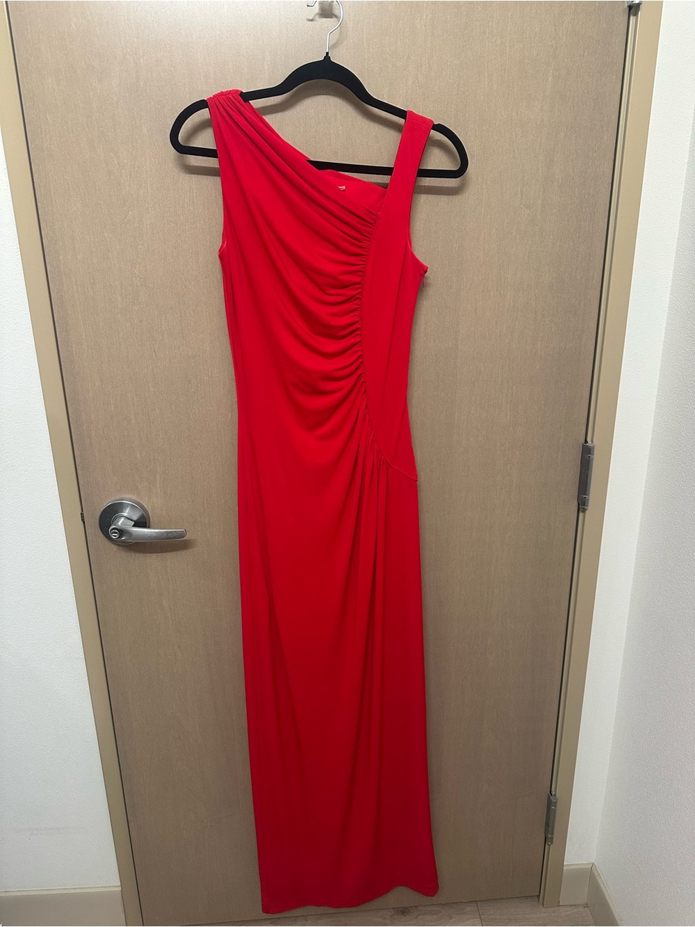Elegant One-Shoulder Red Ruched Evening Dress Calvin Klein Size 4